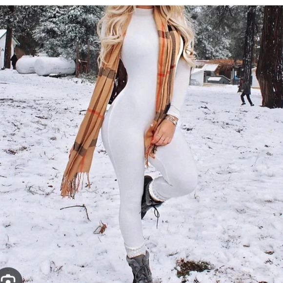 White jumpsuit,layering ,apres ski,bodycon sculpting,ribbed,mock neck,NWT”,125$ - Picture 1 of 15